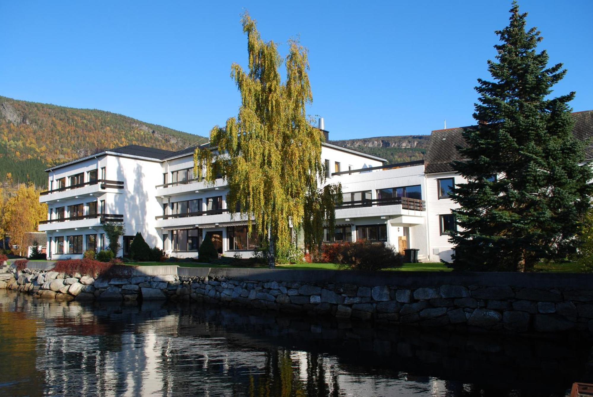 Innvik Fjordhotell Exteriör bild