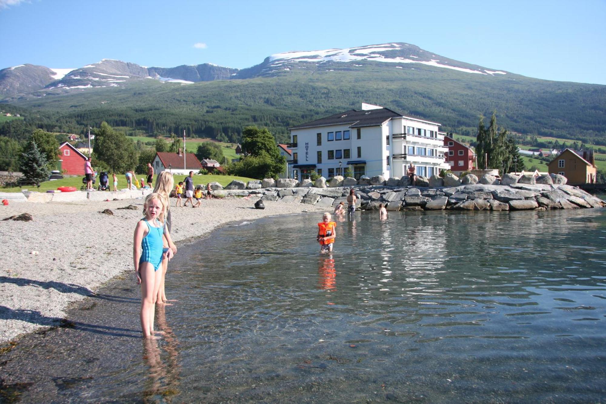 Innvik Fjordhotell Exteriör bild